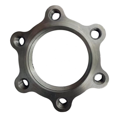 Prova prestazioni ineguagliabili di un'auto da corsa con un dado di titanio da 1-3/16&quot;-18 in argento.