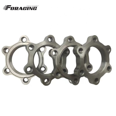 Prova prestazioni ineguagliabili di un'auto da corsa con un dado di titanio da 1-3/16&quot;-18 in argento.