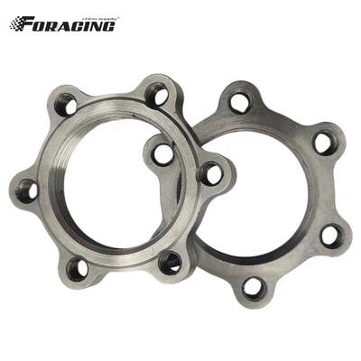 Prova prestazioni ineguagliabili di un'auto da corsa con un dado di titanio da 1-3/16&quot;-18 in argento.