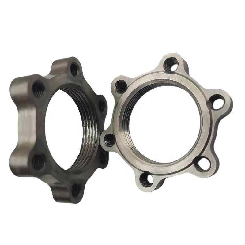 Prova prestazioni ineguagliabili di un'auto da corsa con un dado di titanio da 1-3/16&quot;-18 in argento.